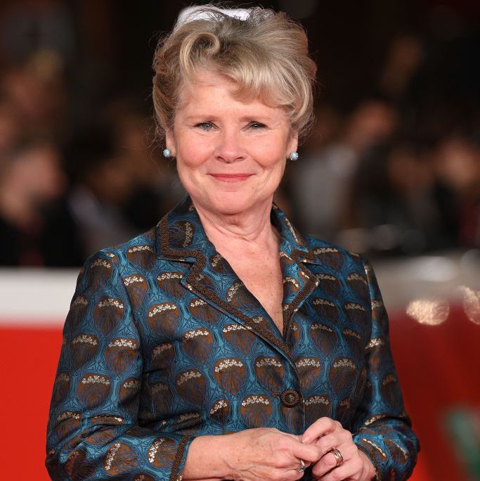 https://hips.hearstapps.com/hmg-prod.s3.amazonaws.com/images/imelda-staunton-attends-the-downton-abbey-red-carpet-during-news-photo-1580485437.jpg?crop=1.00xw:0.668xh;0,0.0397xh&resize=980:*