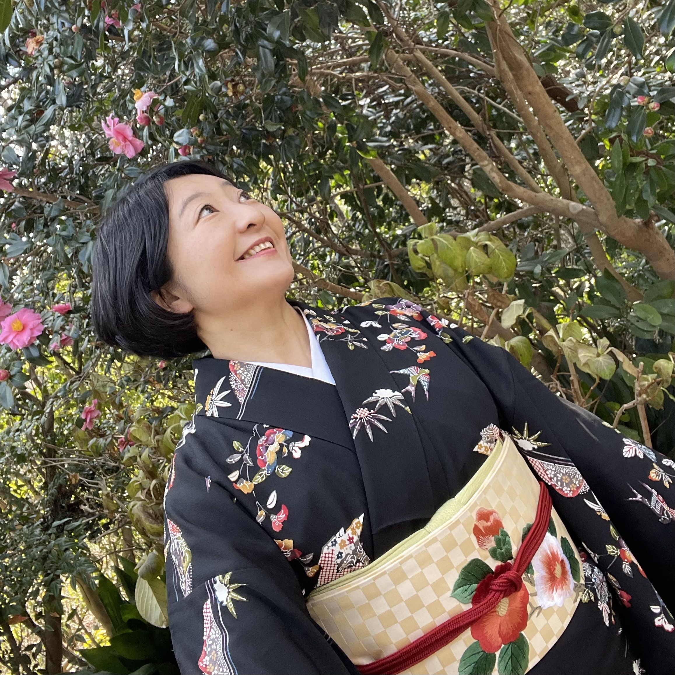 朝香沙都子の着物ダイアリー ｜落ちた姿も美しい椿をまとう