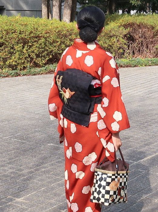 朝香沙都子の着物ダイアリー|梅の模様を楽しむ季節になりました