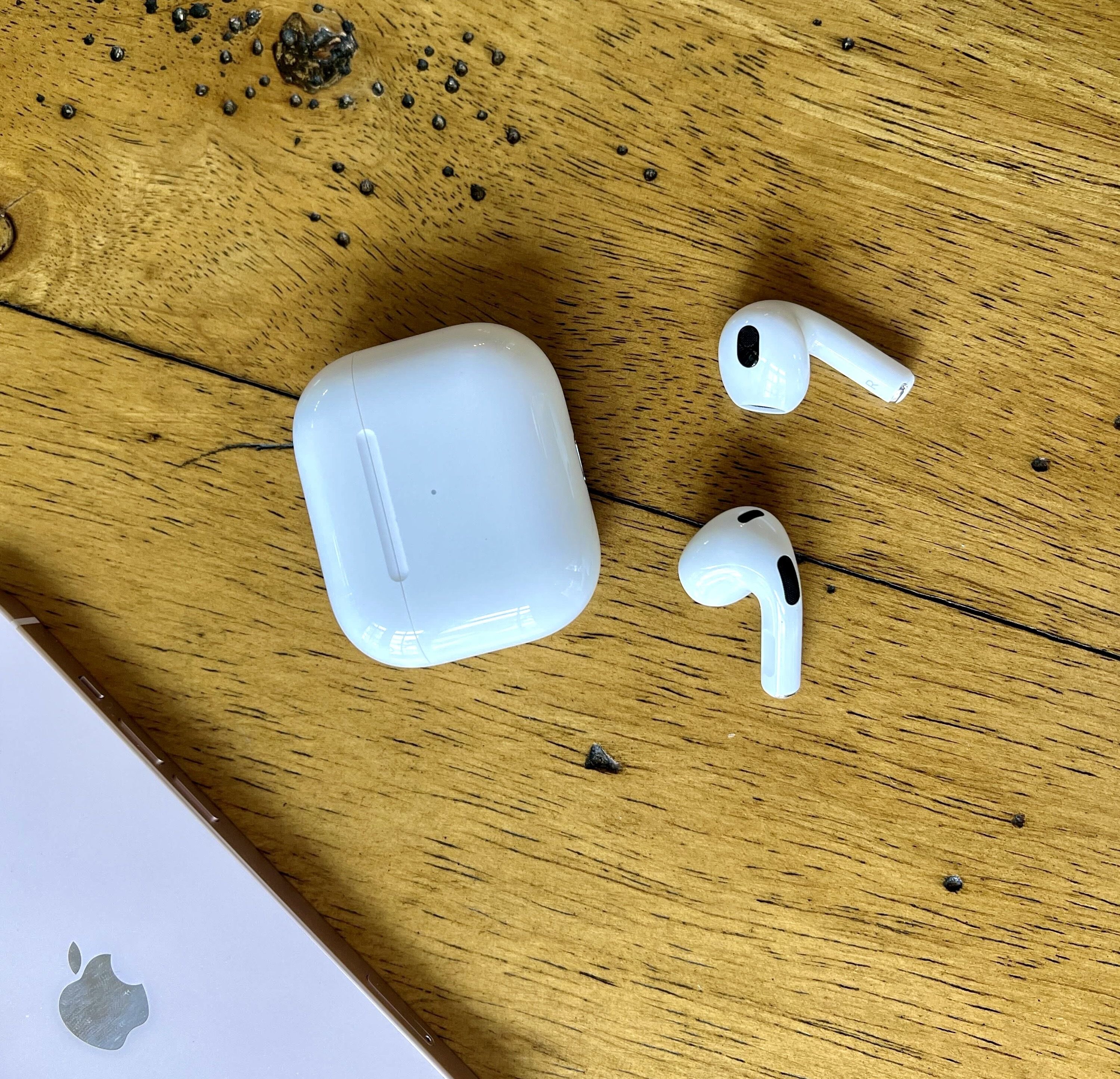 最新アイテム Apple AirPods 3 イヤフォン