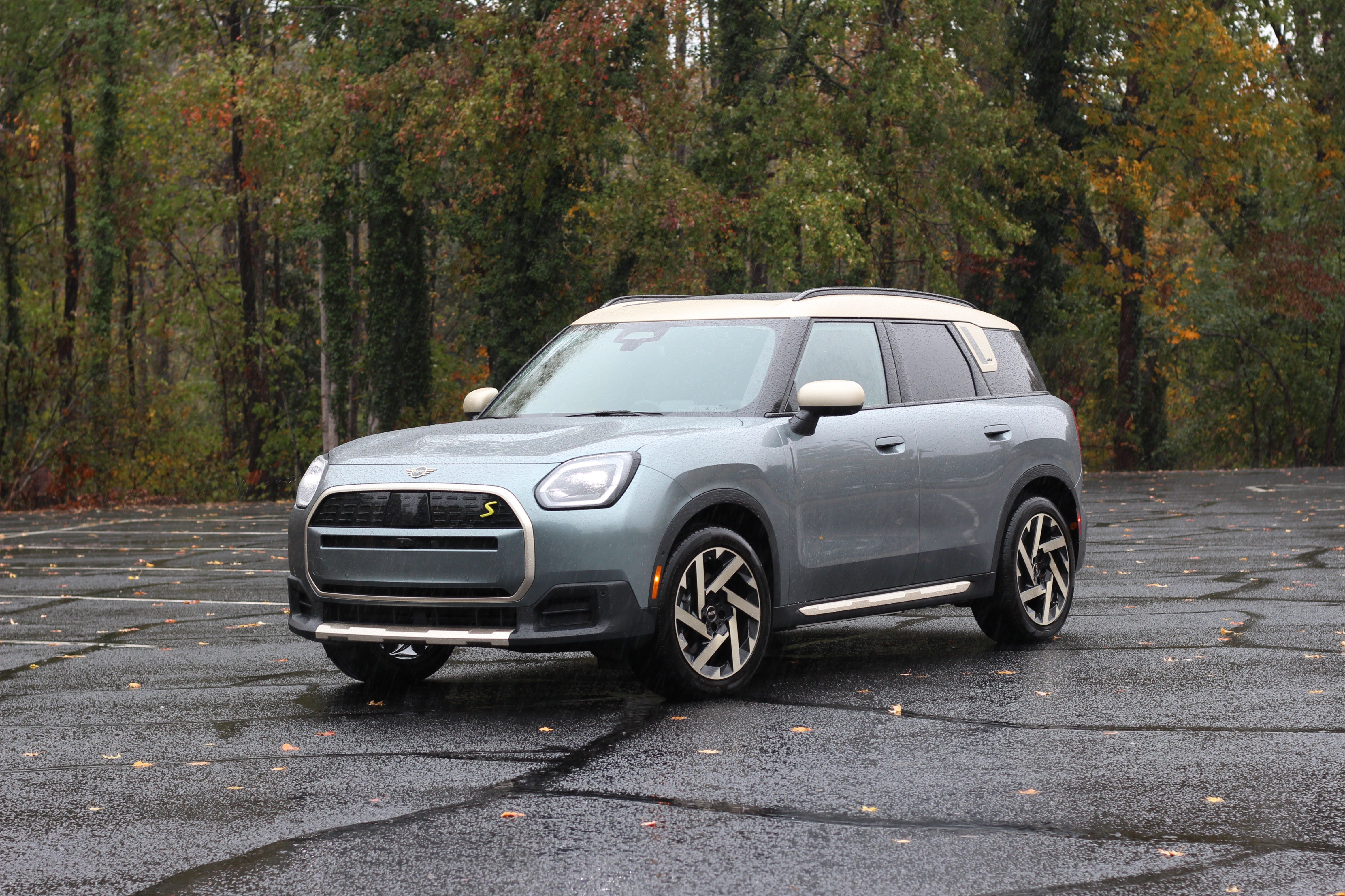 Mini Countryman EV Is Fun to Sit In, Not to Drive