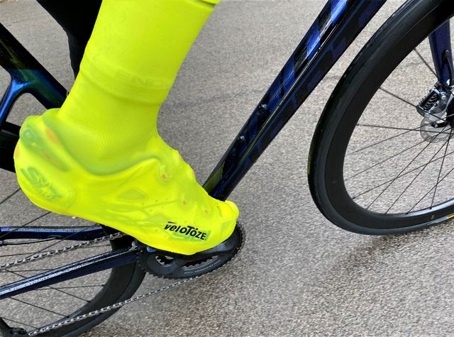 Ampère Beraadslagen vinger Review: Velotoze silicone overschoenen - Bicycling