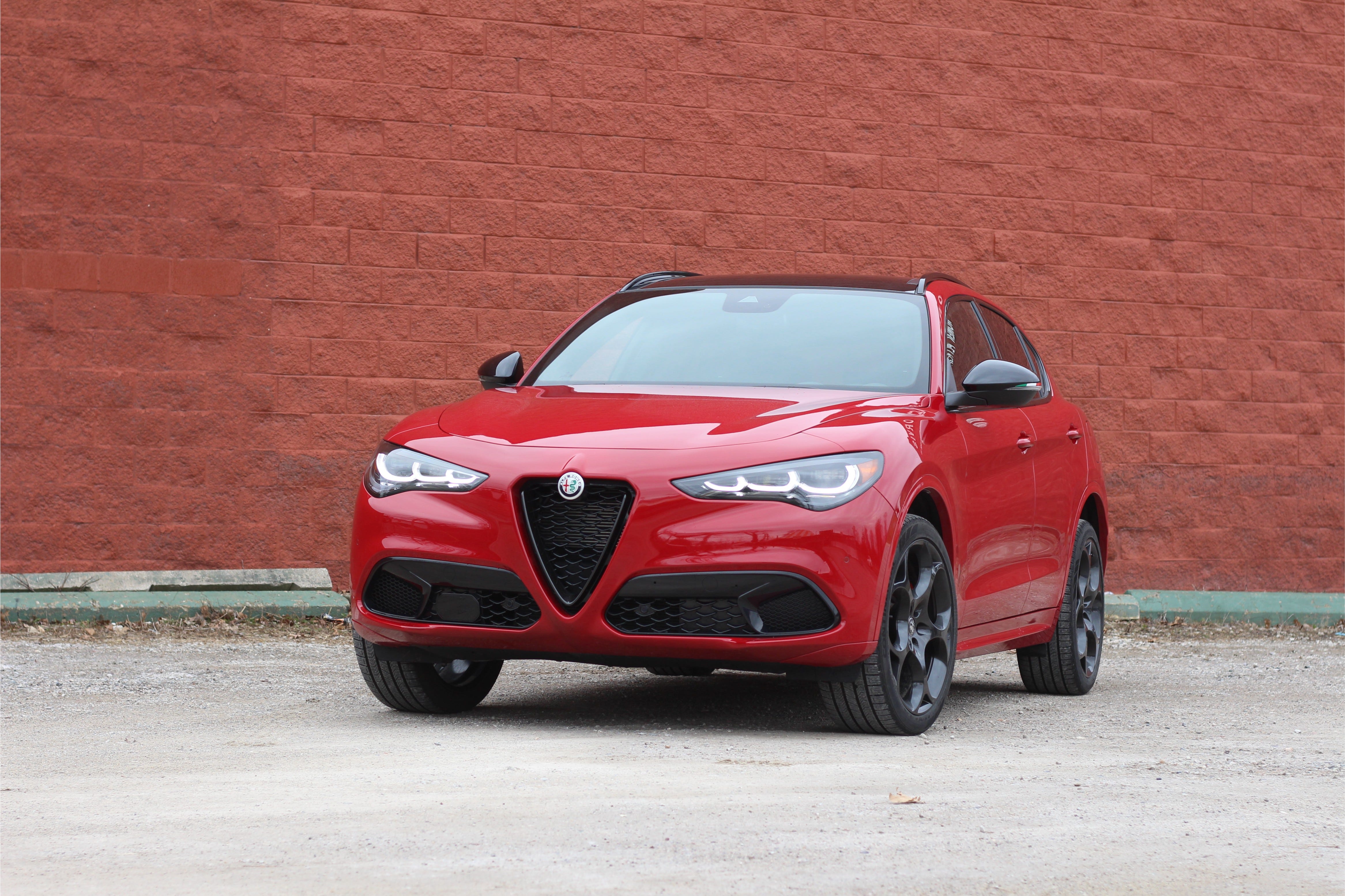 The 2025 Alfa Romeo Stelvio Is Old but Still Has Sparkle