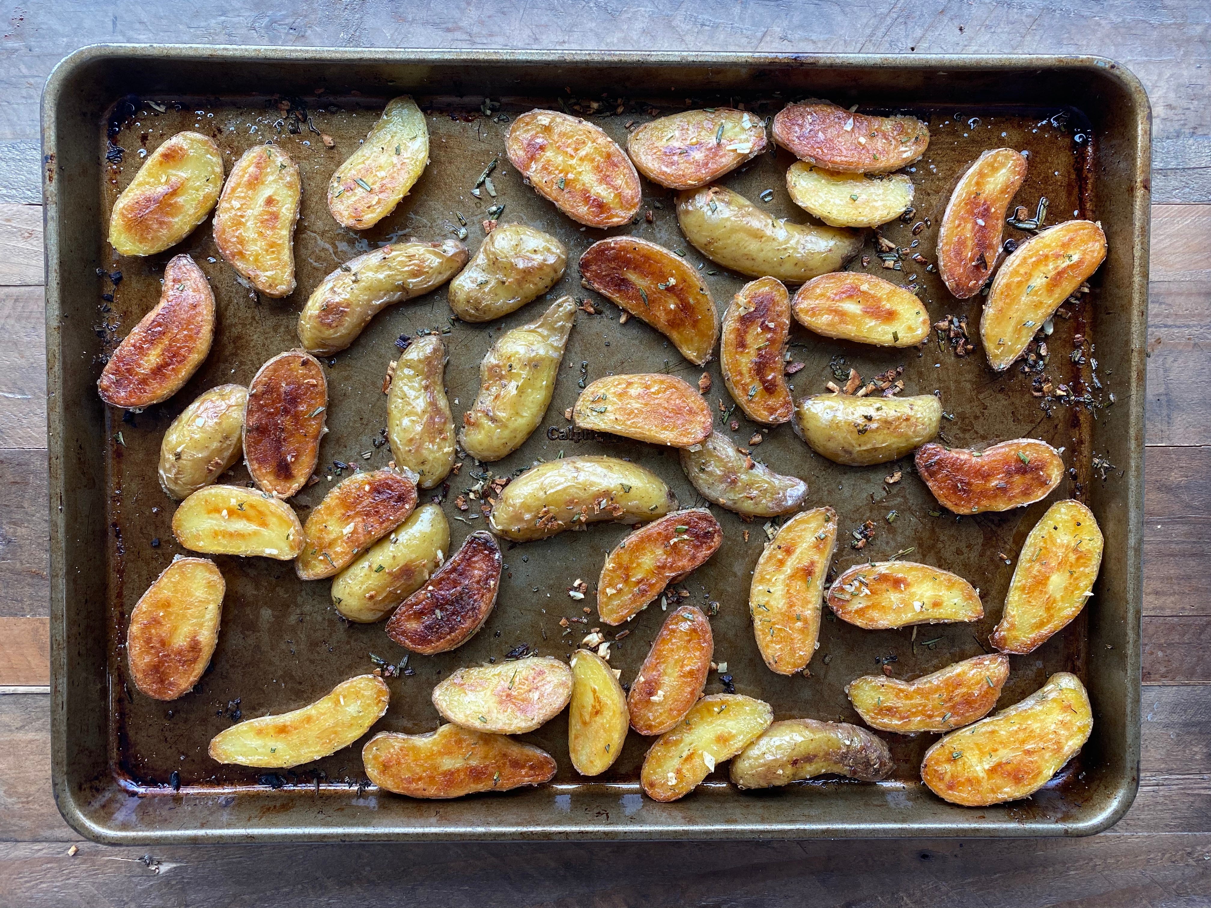 This Hack Makes The Crispiest Roasted Fingerling Potatoes 😍