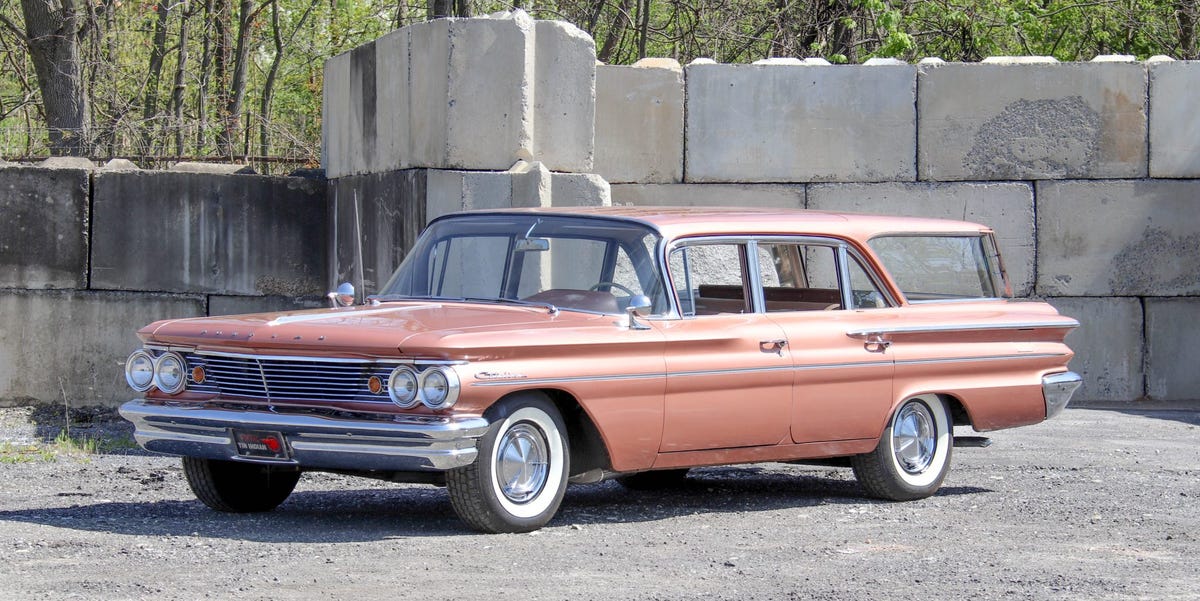 1960 Pontiac Catalina Safari Is Our Bring a Trailer Auction Pick