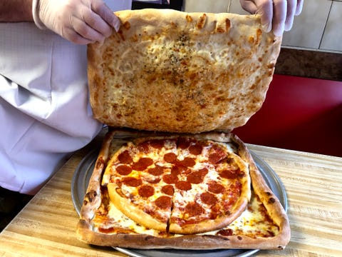 Vinnie S Pizzeria Sells A Pizza Box Made Out Of An Actual Pizza Vinnie S Pizzeria Sells A Pizza Box Made Out Of An Actual Pizza