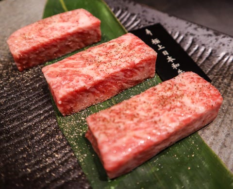 犇和牛館超狂平價套餐 12道料理吃得到a5和牛 海膽 龍蝦三吃 清蒸鮑魚 竟然只要1380元 犇和牛館超狂平價套餐 12道料理吃得到a5和牛 海膽 龍蝦三吃 清蒸鮑魚 竟然只要1380元