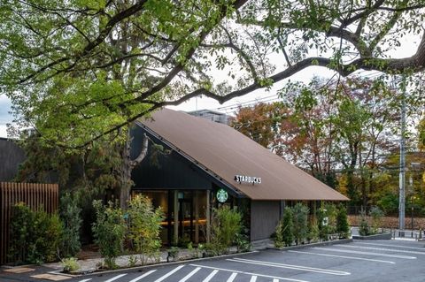 東京懷舊星巴克再添一筆！西東京新町店木質調裝潢、三角屋頂重現復古珈啡館