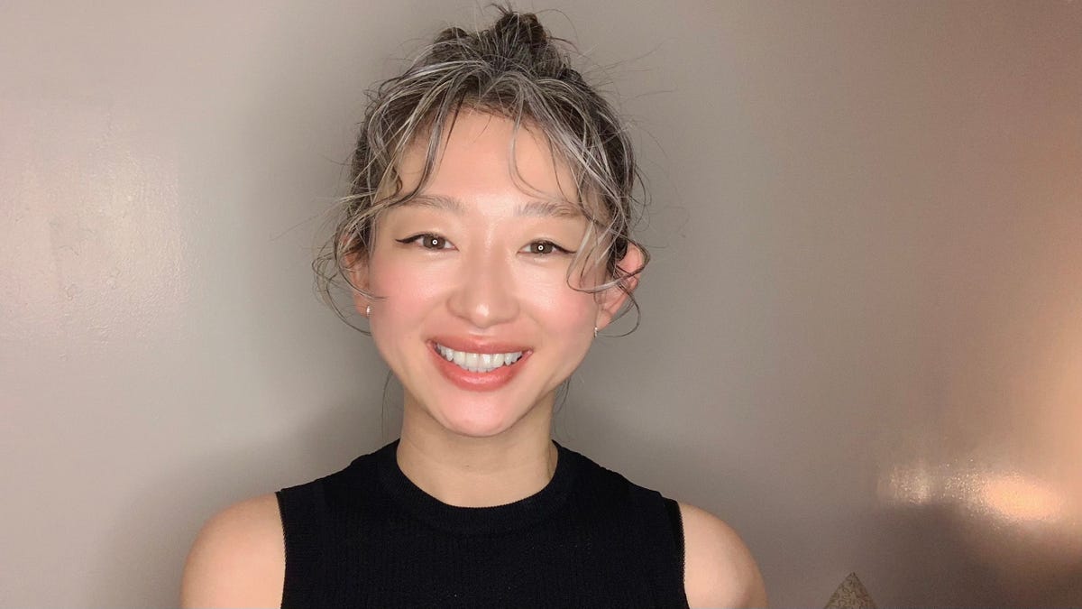 30代からの白髪は おしゃれにグレイヘアへ ショートヘアや白髪メッシュも