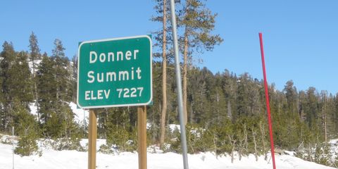 donner summit road sign