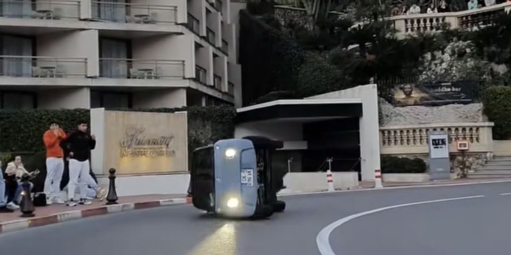 Piloto do Citroën Ami rola no famoso grampo de Mônaco