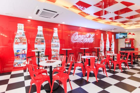 7 Eleven X可口可樂聯名店太狂 竟然有karl Lagerfeld限定版 國內外絕版品 這間門市通通有