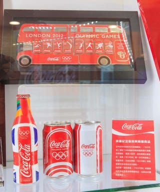 7 Eleven X可口可樂聯名店太狂 竟然有karl Lagerfeld限定版 國內外絕版品 這間門市通通有