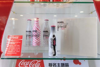 7 Eleven X可口可樂聯名店太狂 竟然有karl Lagerfeld限定版 國內外絕版品 這間門市通通有