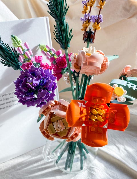 樂高花束 比99朵玫瑰還夢幻 親自用lego拼出絢爛花朵 擺在家中永不凋謝 樂高花束 比99朵玫瑰還夢幻 親自用lego拼出絢爛花朵 擺在家中永不凋謝