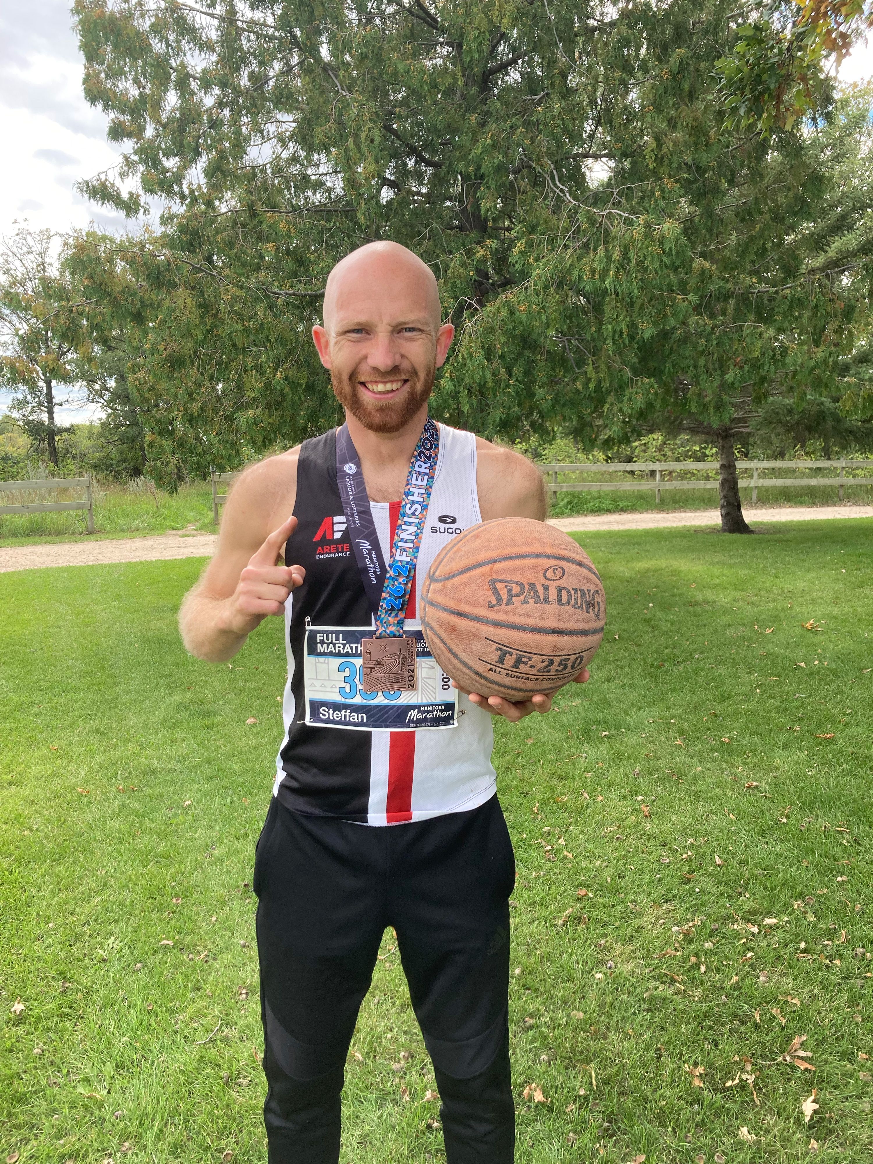 Récord mundial de maratón más rápida mientras bota un balón