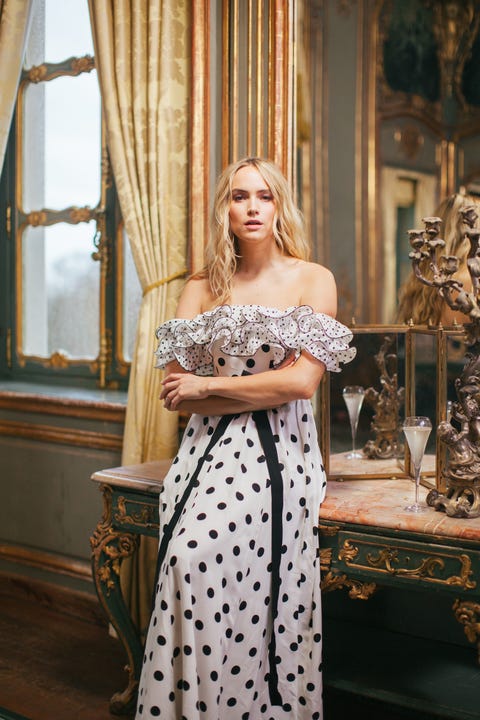 Clothing, Dress, Beauty, Fashion, Shoulder, Blond, Gown, Long hair, Photo shoot, Fashion model, 