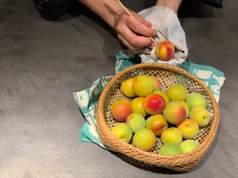 干さないから面倒なし 肉厚でおいしい手作り梅干しの作り方 Elle Gourmet エル グルメ