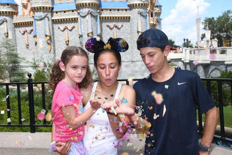 disney photopass magic shot confetti