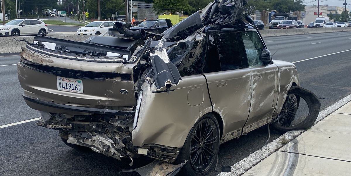 New Range Rover Falls off Transporter, Causes Crash