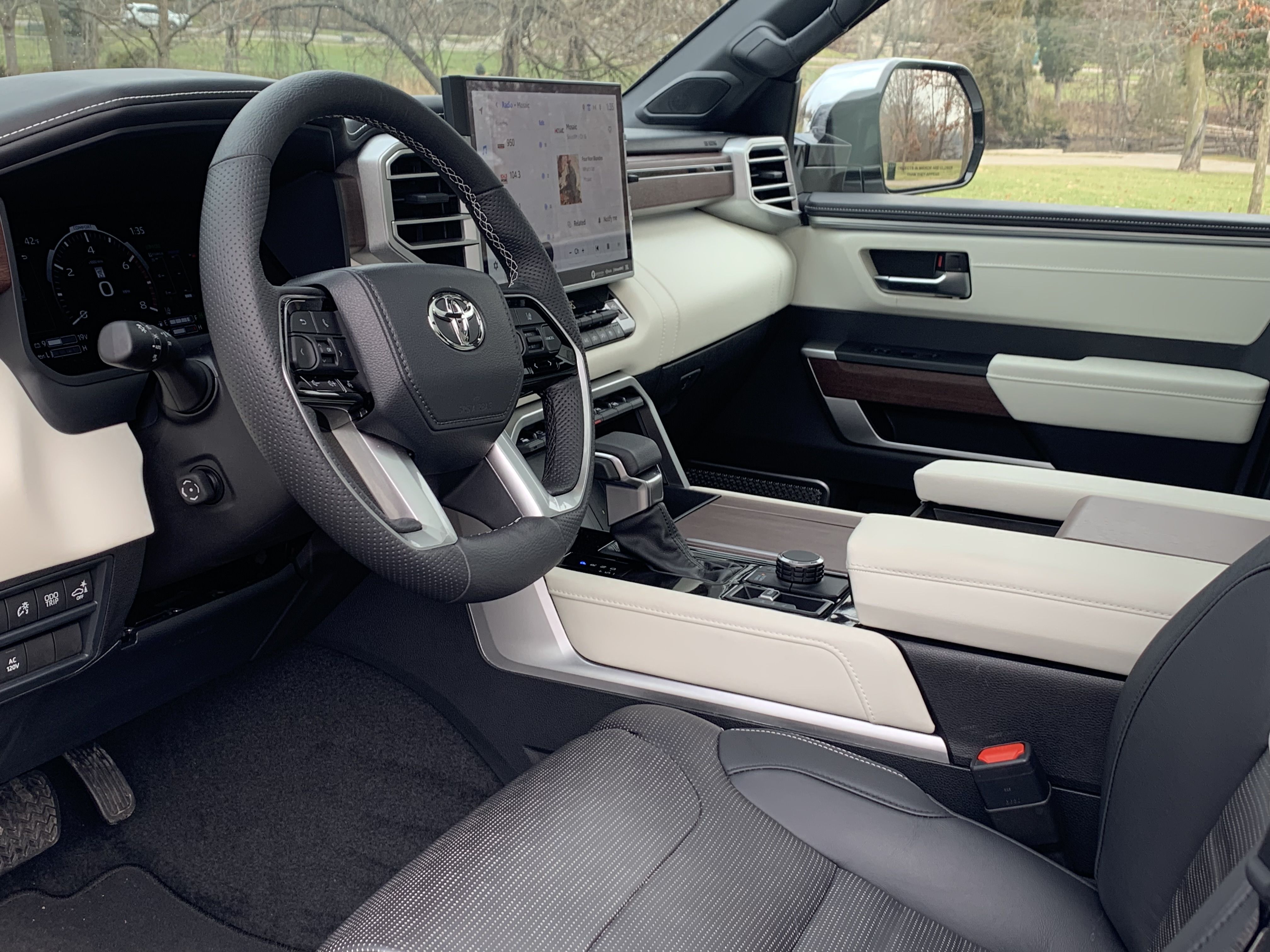 2022 toyota tundra interior