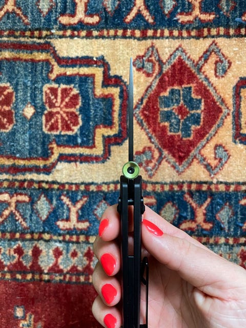 arabacı bıçağı tutan kadın