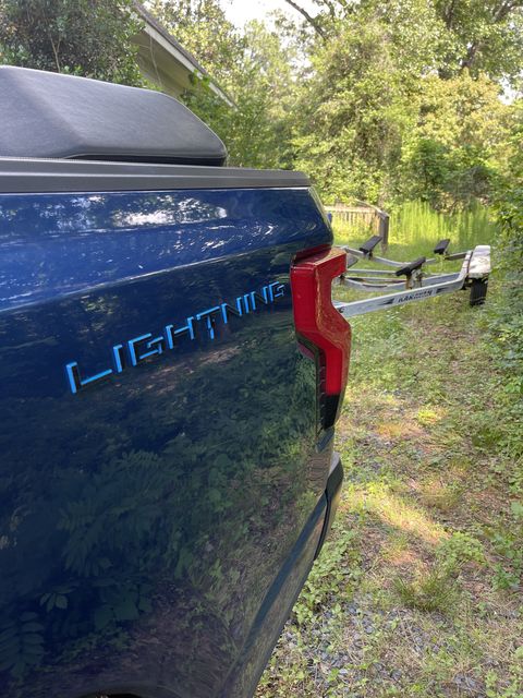 Ford Lightning avec remorque à bateau