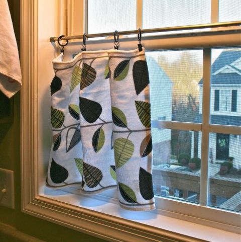21 Creative Diy Curtains That Are Easy, Small Shower Curtain For Window