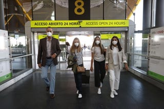 スペイン王室一家とレオノール王女のお別れシーン ハーパーズ バザー Harper S Bazaar 公式 スペイン王室一家とレオノール王女のお別れシーン ハーパーズ バザー Harper S Bazaar 公式