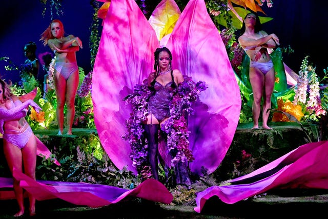 Rihanna Apologizes For Using Islamic Verses In Fashion Show