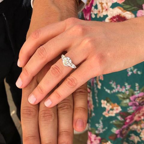 ダイアナ元妃が受け取ったサファイアの婚約指輪をめぐる真実 ハーパーズ バザー Harper S Bazaar 公式