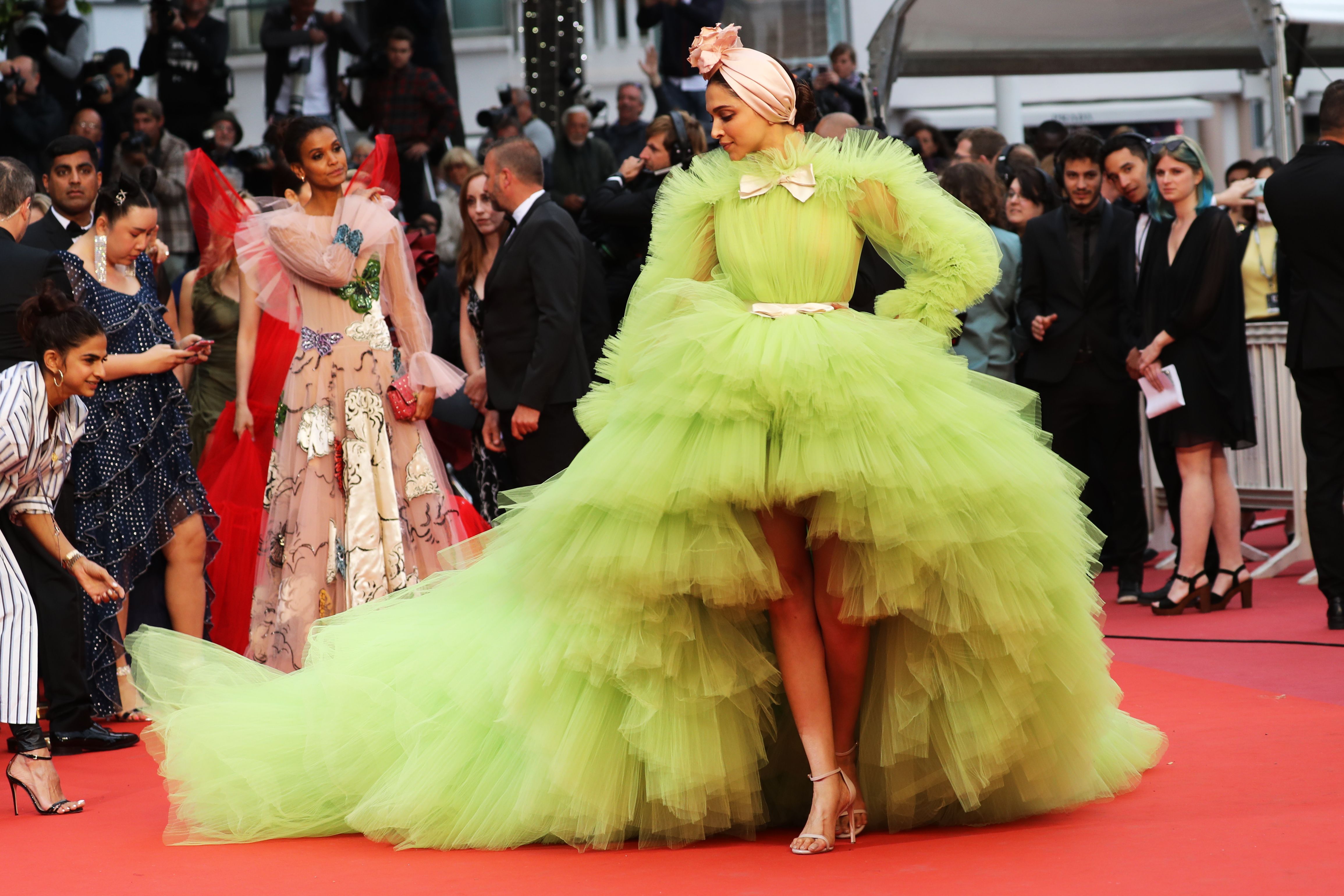 deepika padukone green dress cannes