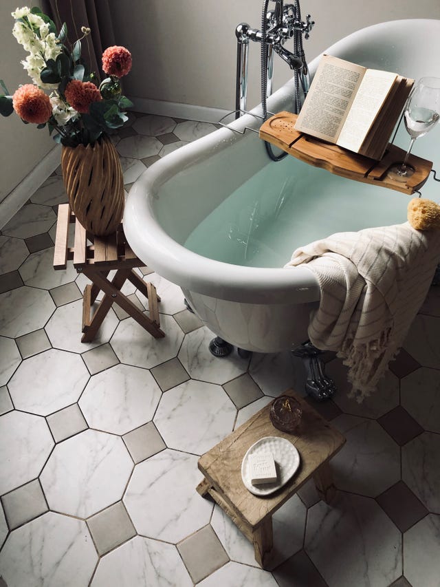 clear bathtub tray