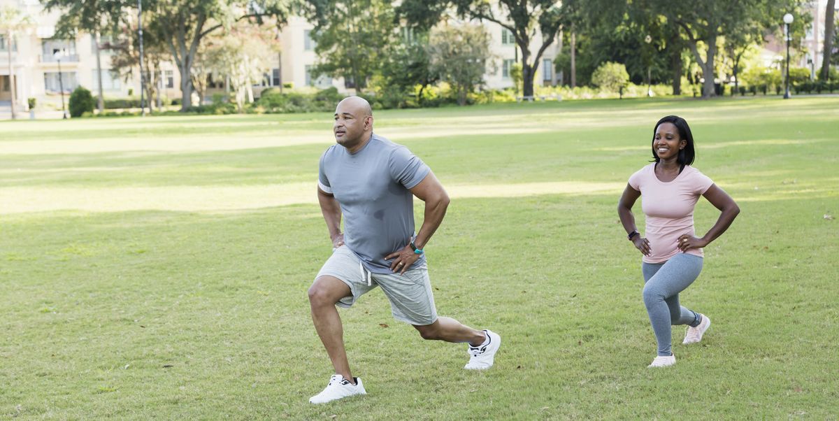 Reverse Lunges For Men Over 40 To Avoid Knee Pain In Leg Workouts