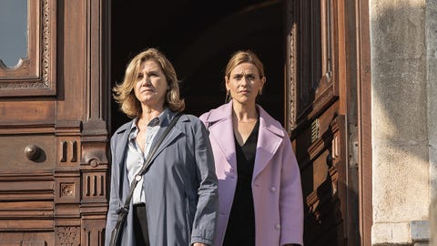 intimacy series intimacy l to r ana wagener as alicia, itziar ituÑo as malen in episode 08 of intimacy cr david herranz netflix