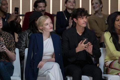 inventing anna l to r julia garner as anna delvery, james cusati moyer as val in episode 102 of inventing anna cr david giesbrechtnetflix © 2021