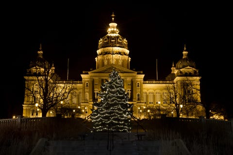 Ky State Capitol Clock At Christmas 2022 Iconic Christmas Trees In Every State - Best Christmas Trees Near Me