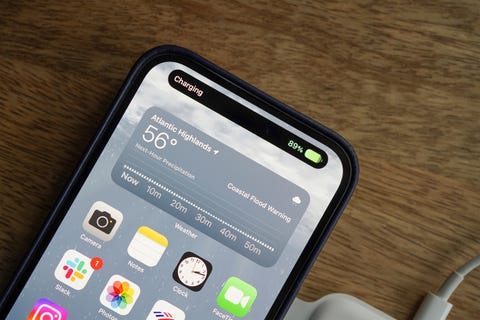 iPhone على مكتب