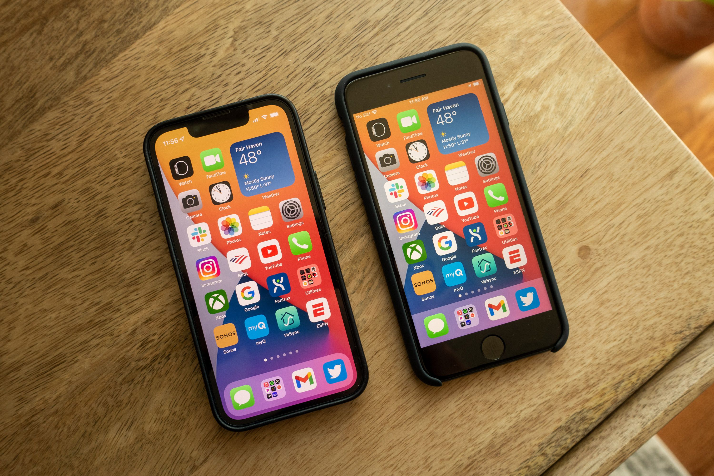 smal kijk in Noordoosten iPhone SE Vs. iPhone 13 Mini: Apple's 2 Smallest Phones, Compared