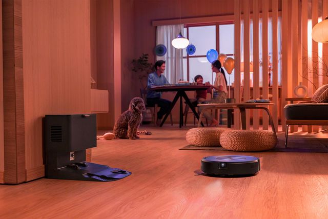 gaffel Slagskib talsmand iRobot's Roomba Combo j7+ Automatically Mops and Vacuums at Once