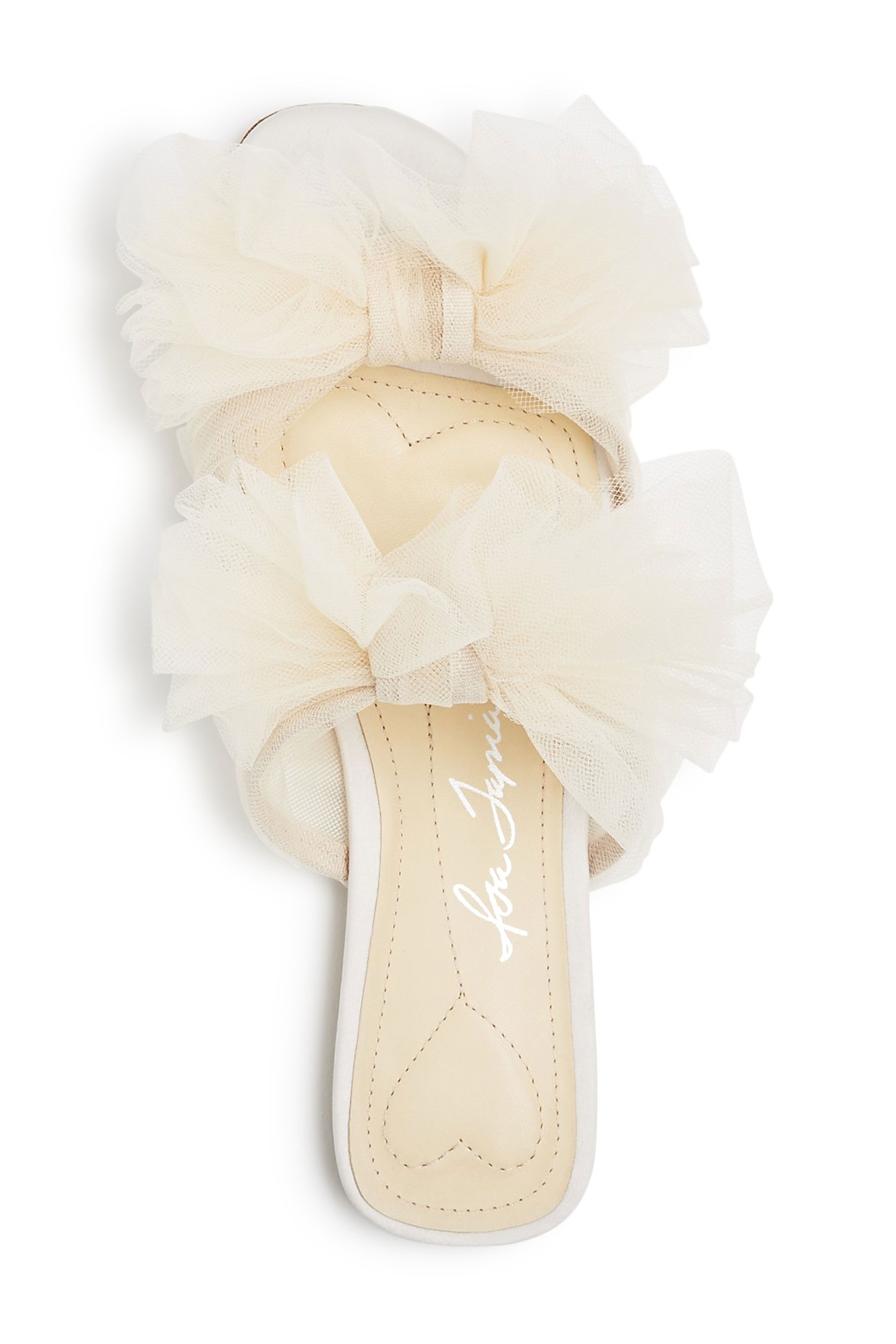 26 Chic Beach Wedding Shoes Sandals And Wedges For Brides In 2018