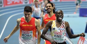 Atletismo Isaac-kimeli-of-belarus-reacts-as-he-crosses-the-finish-news-photo-1615138633.?crop=1.00xw:0.786xh;0,0