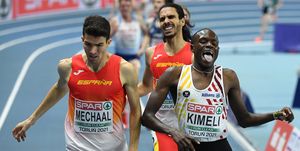 Atletismo Isaac-kimeli-of-belarus-reacts-as-he-crosses-the-finish-news-photo-1615138633.?crop=1.00xw:0.786xh;0,0