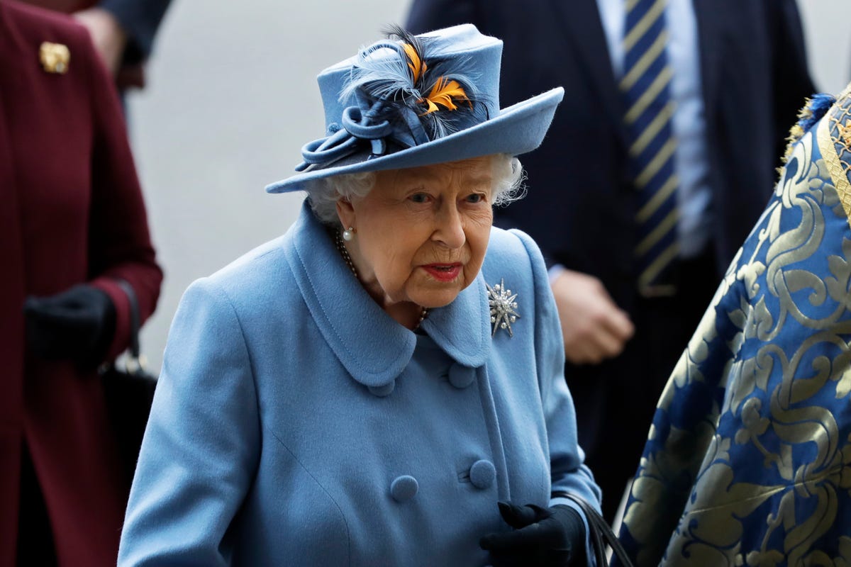 Elizabeth II tested positive for COVID, with symptoms