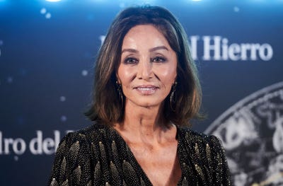 [Eurocountry News] - Página 50 Isabel-preysler-attends-pedro-del-hierro-fashion-show-news-photo-1582018291.jpg?crop=0.660xw:1.00xh;0