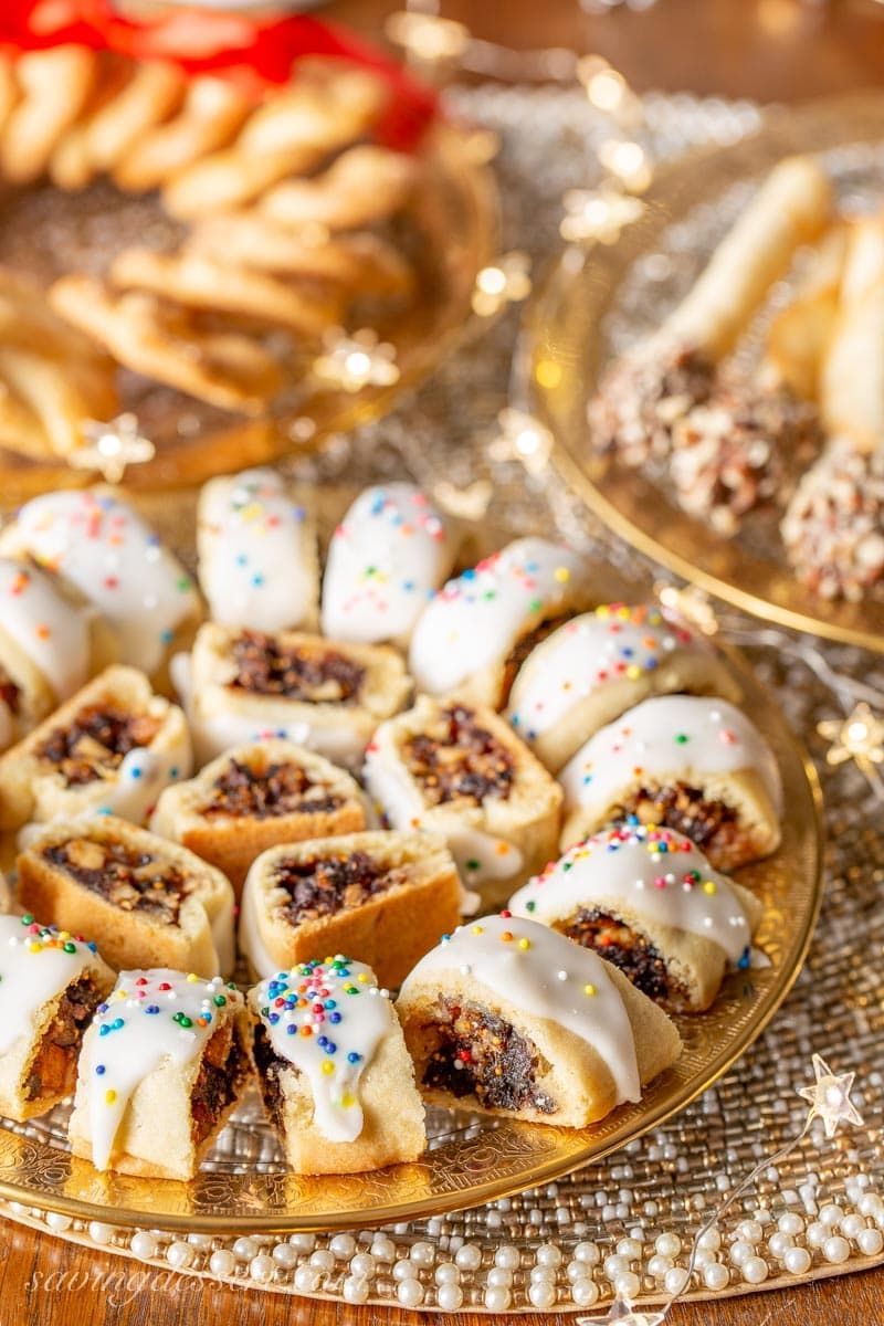 10 Best Italian Christmas Cookie Recipes Easy Italian Holiday Cookies Fold over the sides to form a tube, lapping the seam in the center. best italian christmas cookie recipes