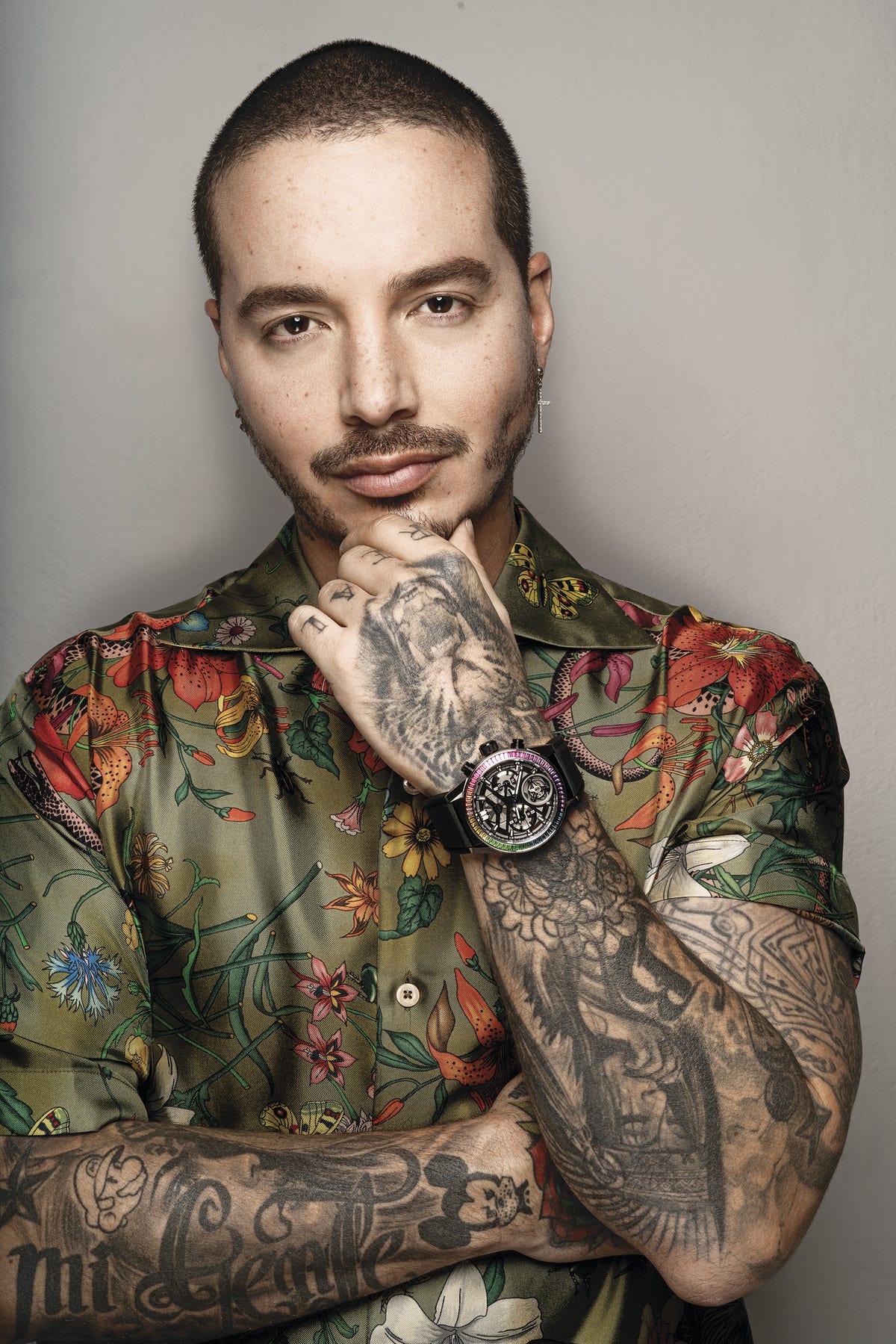 J Balvin, el rey del reggaeton arrasa con 'Vibras' - Entrevista con J Balvin  por su nuevo disco, Vibras