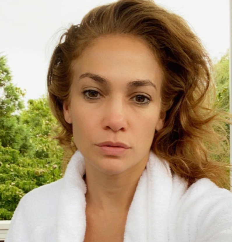 Jennifer Lopez Posts a Radiant Makeup-Free Selfie