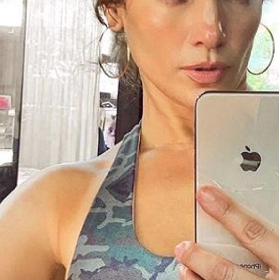 jennifer lopez selfie man