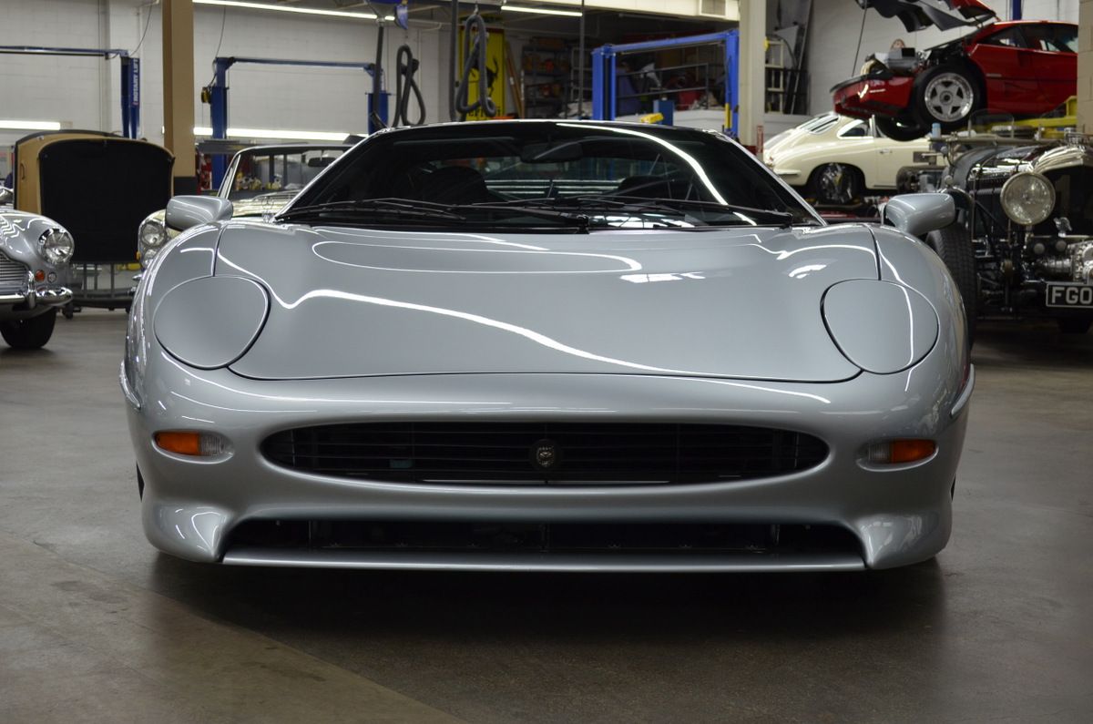 Hit 212 Mph In Style With This Low Mile Jaguar Xj220